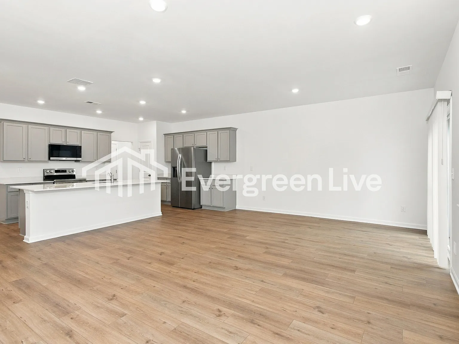 3 bed, 2.5 bath, 1831 sqft, $2,135 — Photo 4