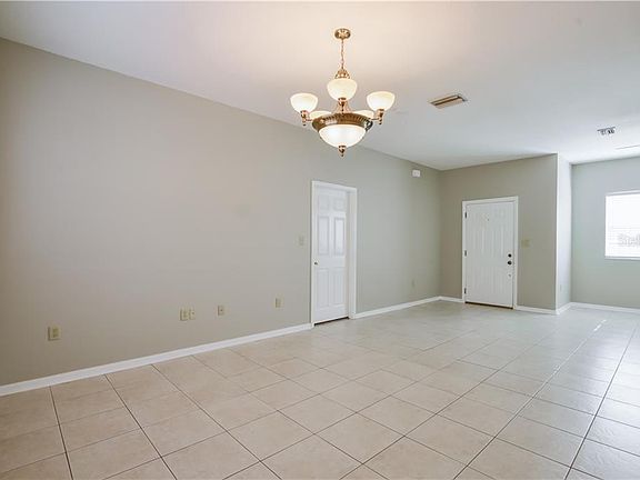3rd image of 1001 W Rambla St