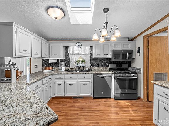5th image of 236 Meadowlark Ln