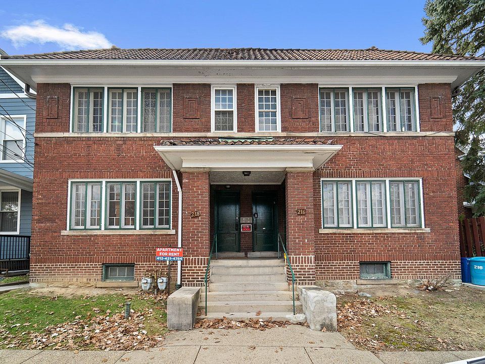 Front of 4 unit building