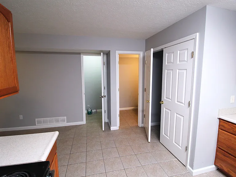 561 Hampton Way #1 — Photo 8