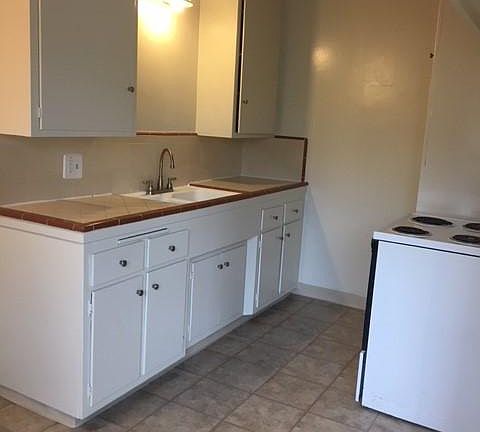 3rd image of 839 Glenway Dr