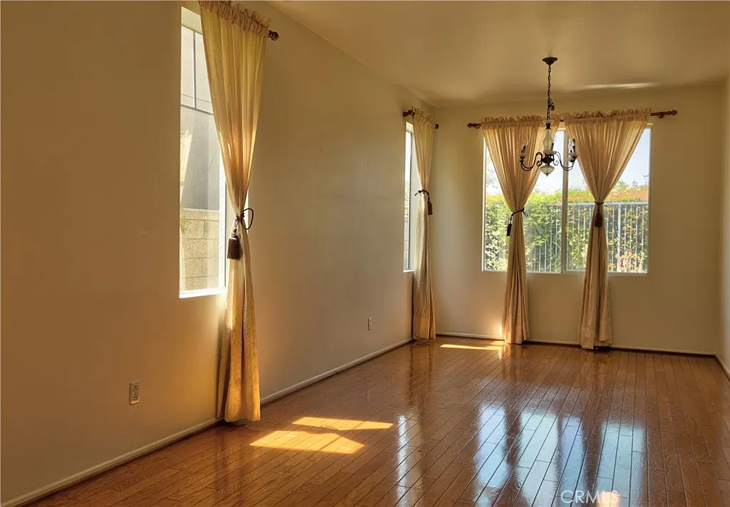 4 bed, 2.5 bath, 2283 sqft, $4,235 — Photo 3