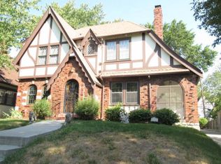 616 Romany Rd, Kansas City, MO 64113