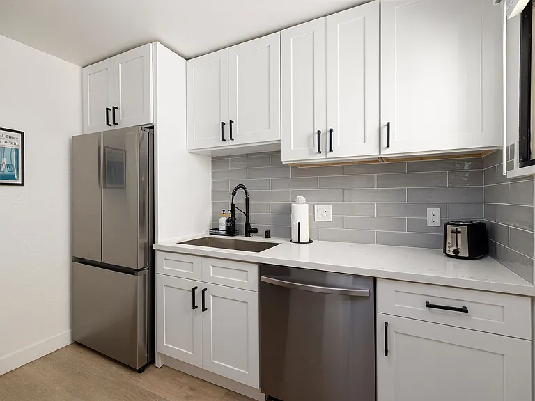 429 Juniper St — Photo 9