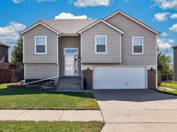3107 Oakwood Dr, Junction City, KS 66441