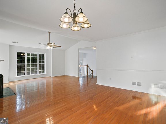 5th image of 1068 S Gordon Rd