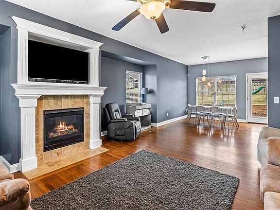 3rd image of 9611 N Adrian Pl