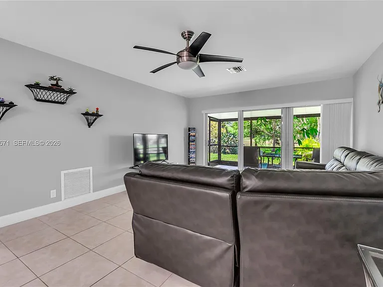 9820 NW 65th Ct #B13 — Photo 31