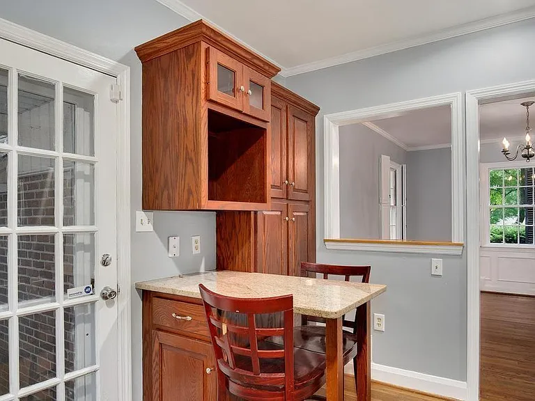 5806 Kenmore Rd — Photo 11