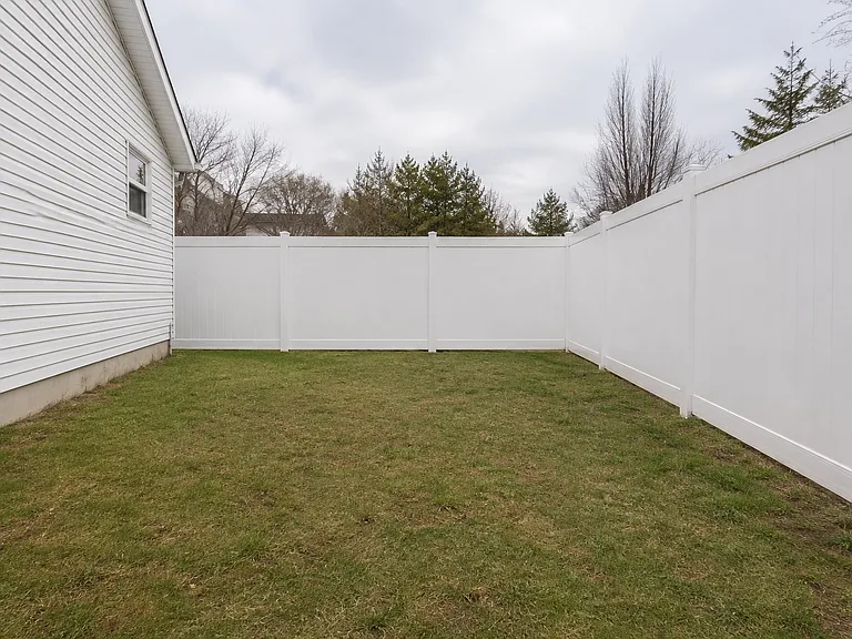 Side yard space for tenant use. **Photo is digitally enhanced.