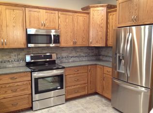 413 River Bend Dr, Mason City, IA 50401