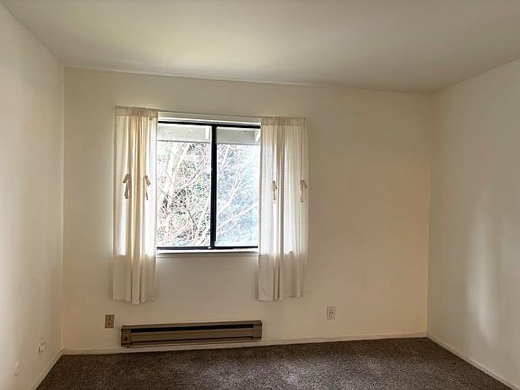 3rd image of 1419 Marchbanks Dr APT 4