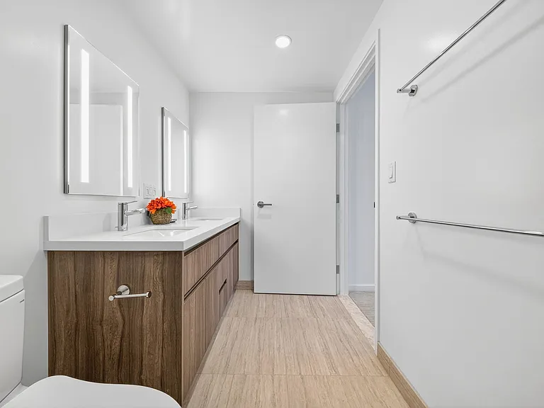 1515 Liona St #2002 — Photo 16