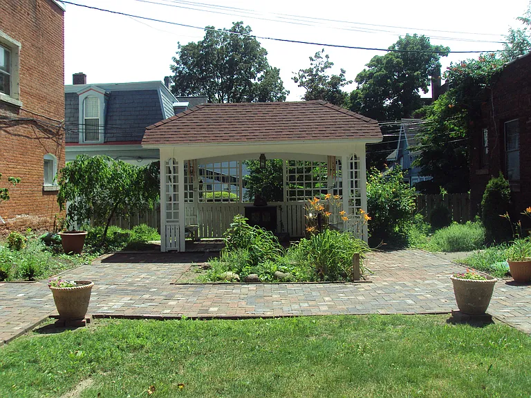 747 East Ave — Photo 7
