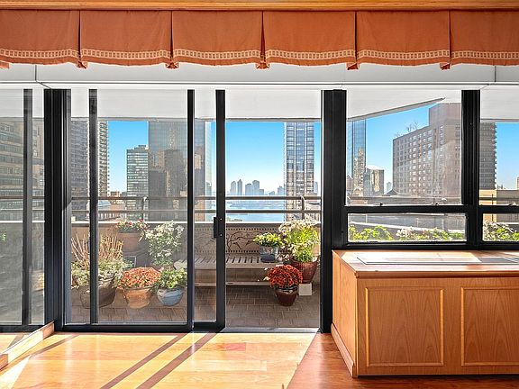 5th image of 240 E 47th St APT 23CD