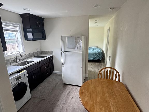 3rd image of 1005 Lakehaven Dr