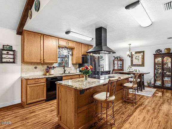 4th image of 1308 Stratford Ave