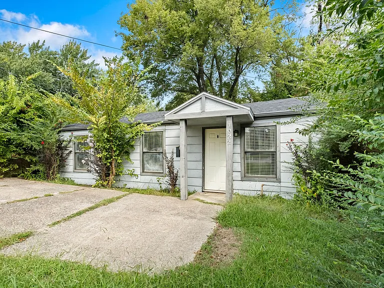 1022 W Holly St — Photo 2