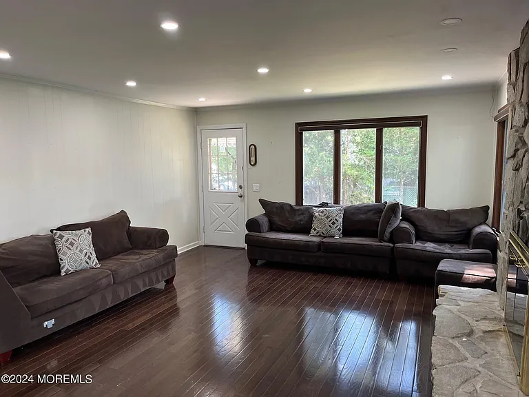 106 Pear St — Photo 8