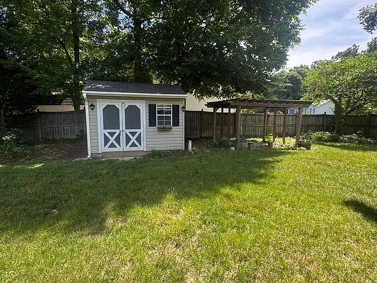 74 Clarion Dr — Photo 2