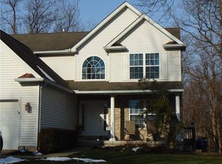 447 Country Walk, Amherst, OH