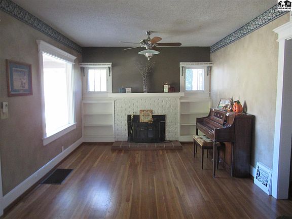 3rd image of 409 Crescent Blvd