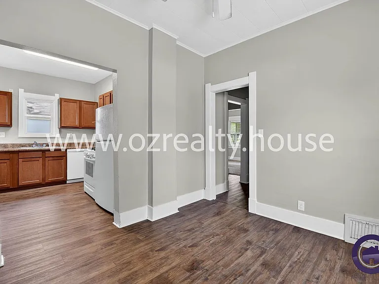 614 Woodstock Ave — Photo 9
