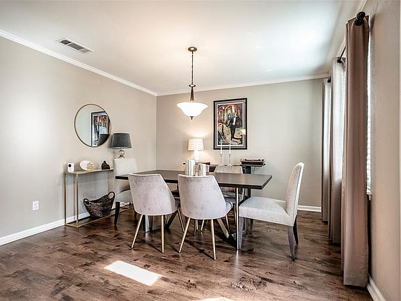 2nd image of 1401 Oakhill Dr