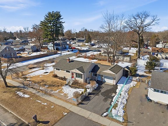 3rd image of 744 Bradley Rd