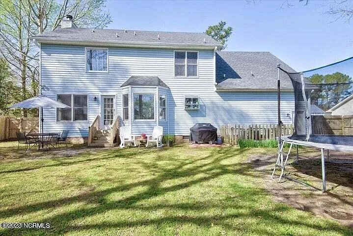 4 bed, 2.0 bath, 2020 sqft, $2,200 — Photo 2