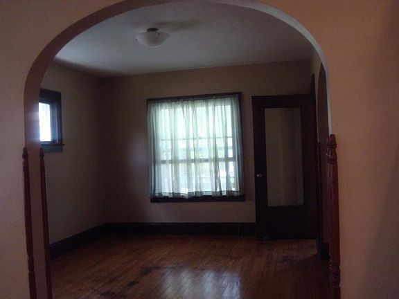 3rd image of 1299 W 112th St