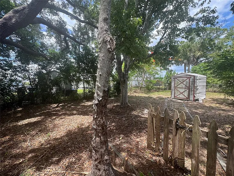 8250 Lombra Ave — Photo 27