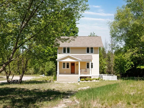 220 W Harbor Hwy, Maple City, MI 49664