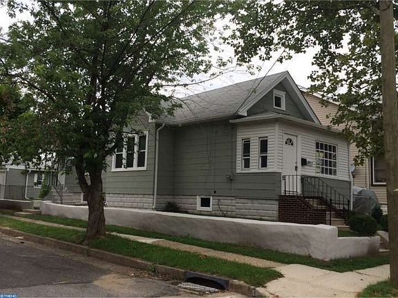 2nd image of 6893 Woodland Ave