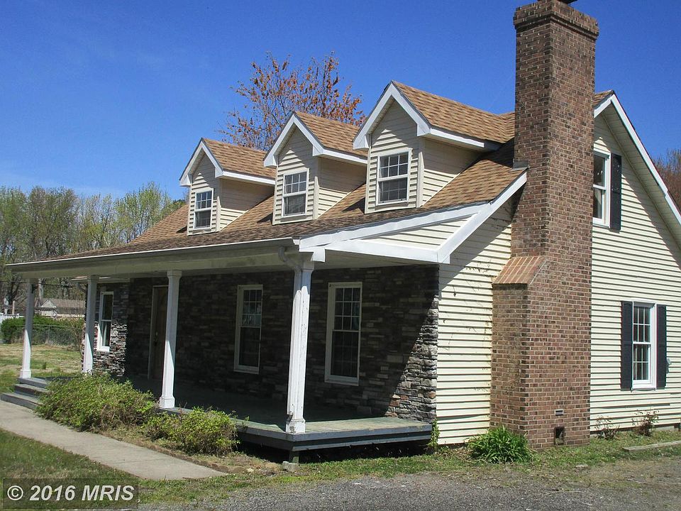 1st image of 303 Oak St