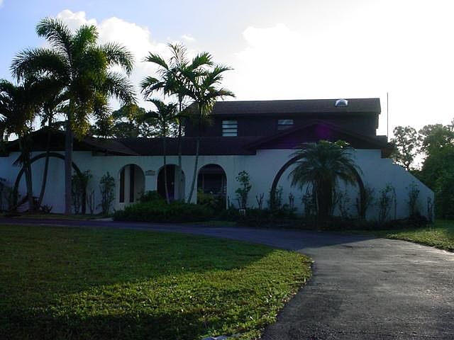 1st image of 1214 Park Ln