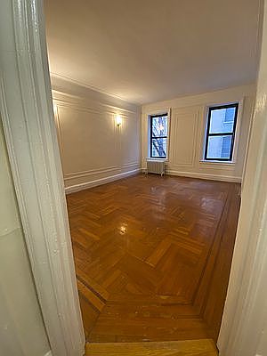 4th image of 25 Seaman Ave #2E