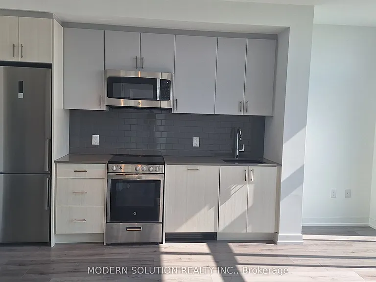 1195 The Queensway #1001 — Photo 6