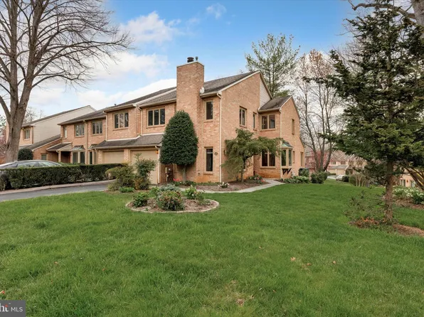 48 Treaty Dr, Chesterbrook, PA 19087