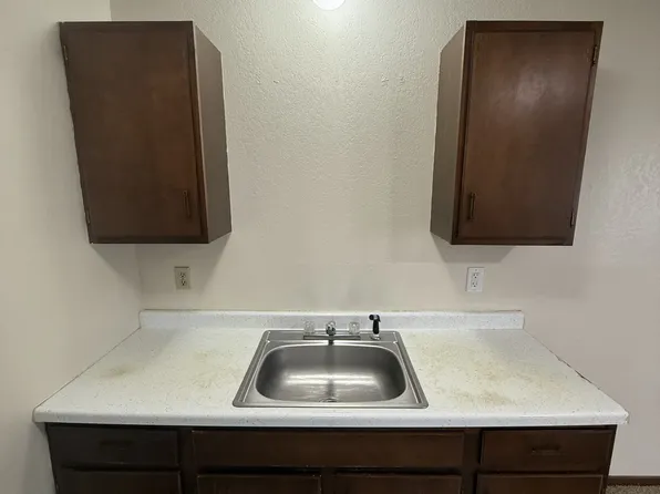 9 E 10th Ave, Groton, SD 57445
