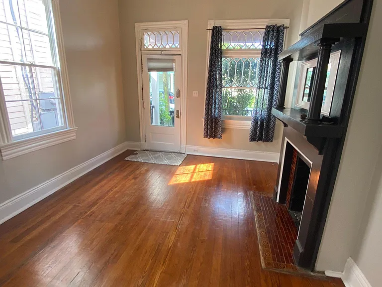 Front room (11ft ceilings)