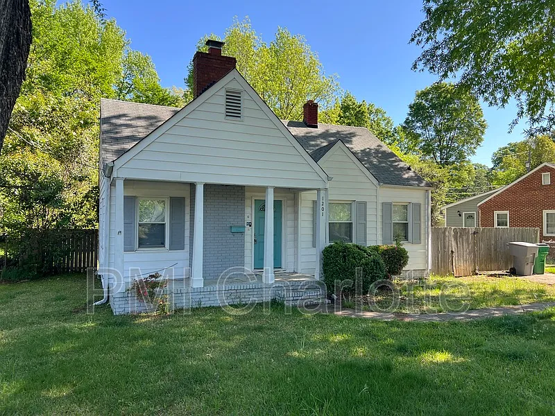 2 bed, 1.0 bath, 825 sqft, $1,650 — Photo 2