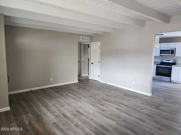 3rd image of 305 GARIBALDI Drive