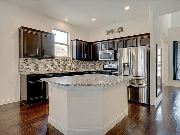 3rd image of 4337 Oak Chase Dr