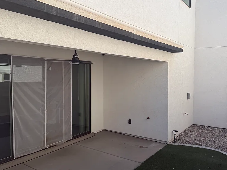 753 W Red Marble Ln — Photo 4