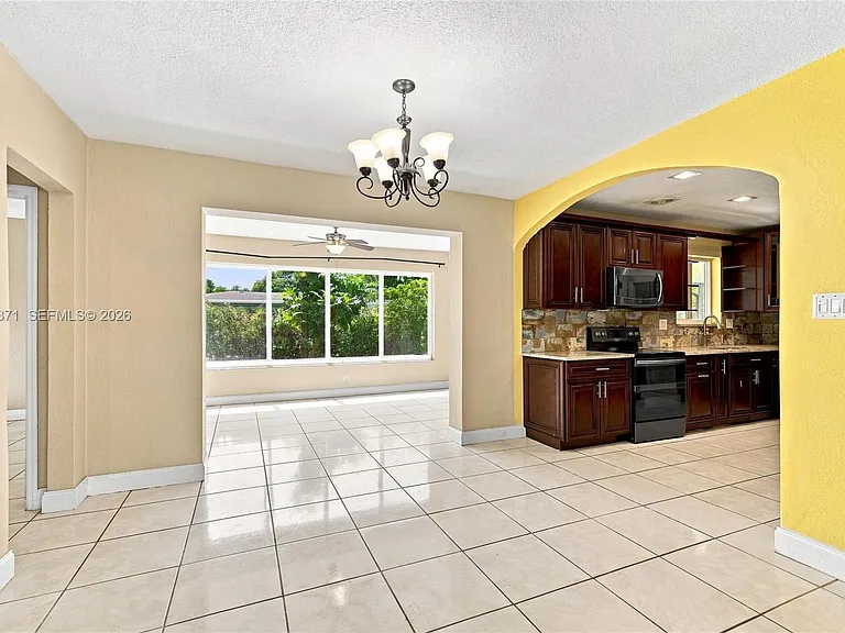 2220 De Soto Dr — Photo 7