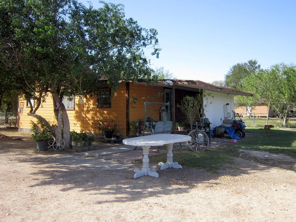 2nd image of 412 W Las Milpas Rd