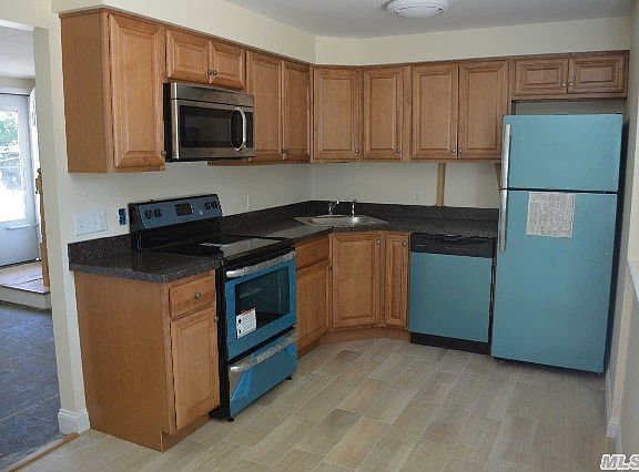 4th image of 40 Melrose Ave APT A