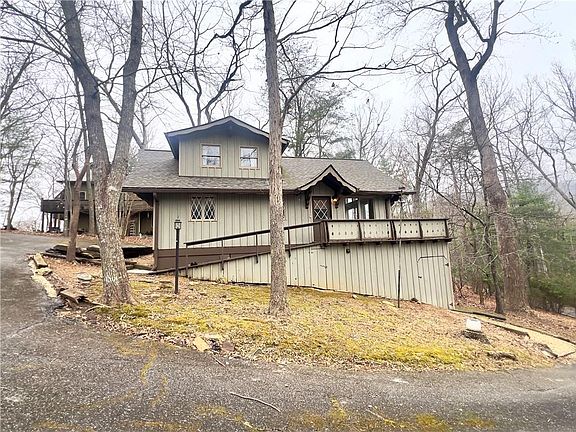 2nd image of 298 Lake View Trce